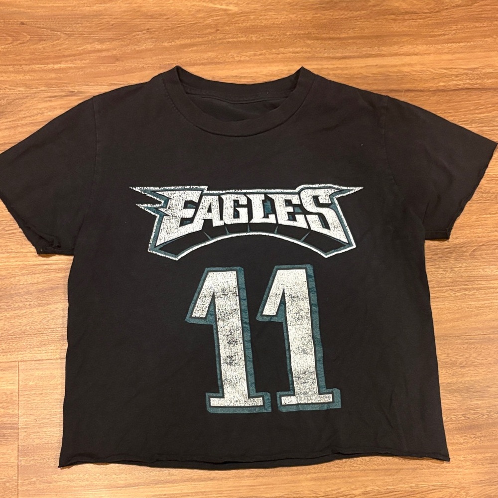 Women’s small crop Eagles Tee